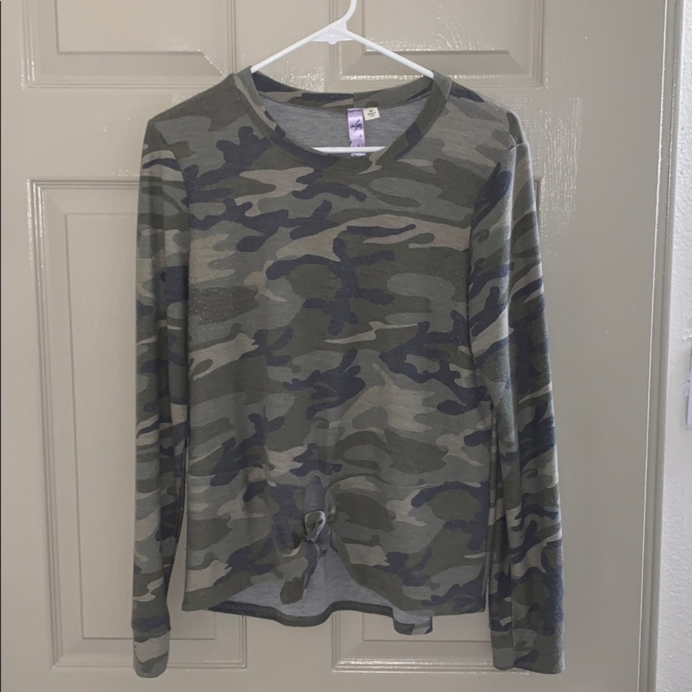 Long Sleeve Camo Top with a knot in the bottom